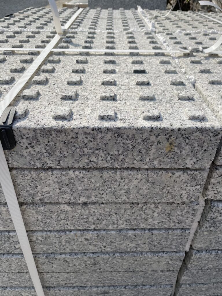 Płyty ostrzegawcze z kwadratową wypustką płytki ostrzegawcze z kwadratową wypustką