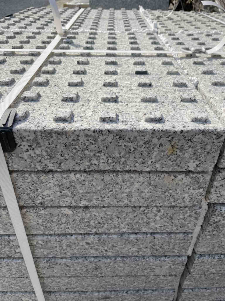 Płyty ostrzegawcze z kwadratową wypustką płytki granitowe dla niewidomych